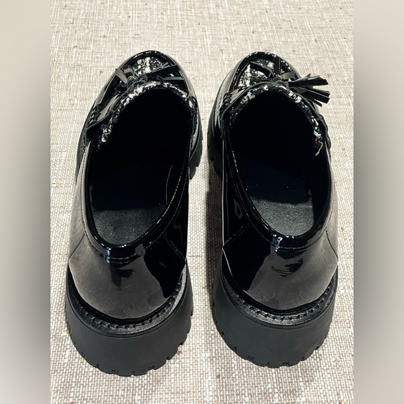 Black Patent Leather Tassel Loafers by Bruno Magli. 
EU 39.5
US 9 - Picture 13 of 16